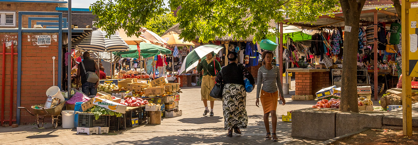 outdoor produce market