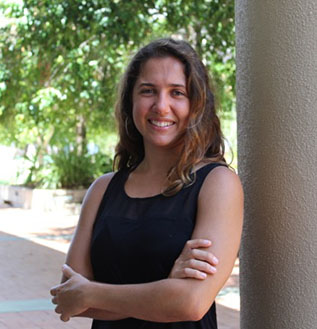 photo of Camila Ribeiro, agriculture researcher